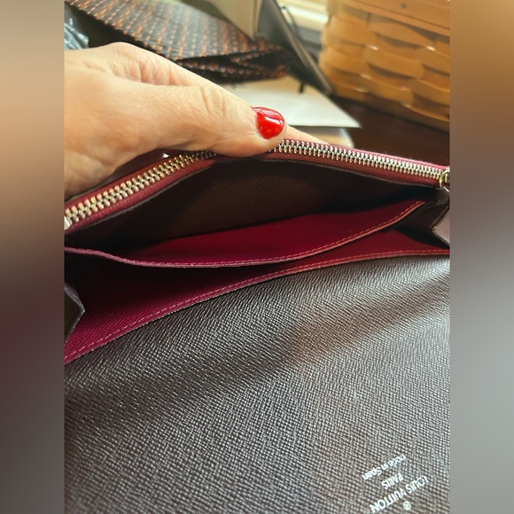 Authentic Louis Vuitton Fuchsia Epi Leather Emilie Wallet - Picture 6 of 10